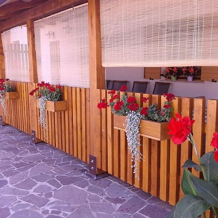 Turisticna Kmetija Pri Pozarju Βίλα Knezak Εξωτερικό φωτογραφία